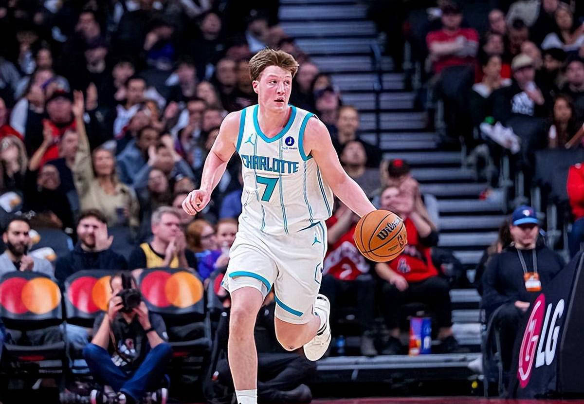 u球体育APP-离谱！清晨夏洛特黄蜂备战全明星赛阿贾克斯围绕NBA常规赛队长鼓劲，俄克拉荷马雷霆赛后门线救险的简单介绍